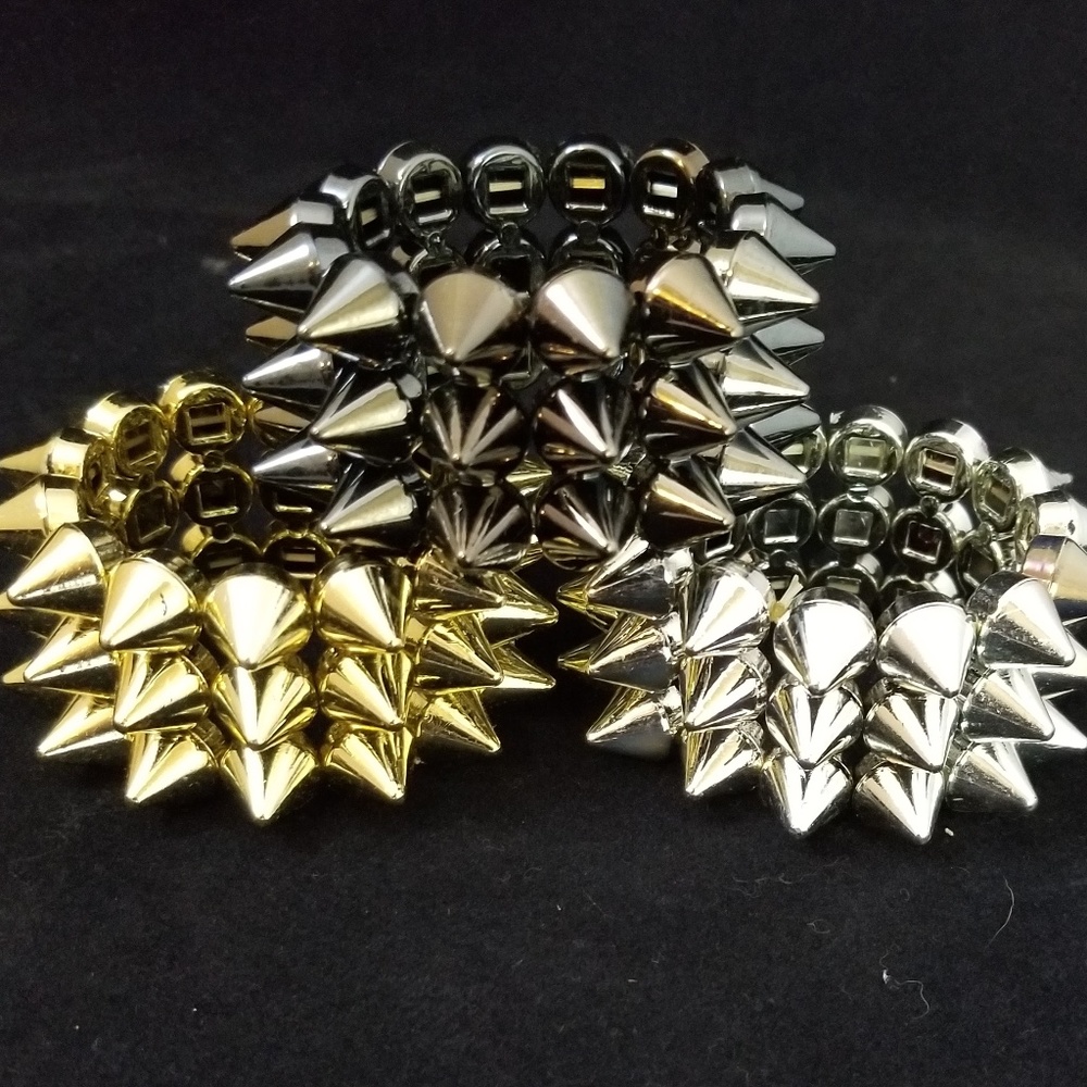 UNISEX SPIKE STRETCH BRACELET